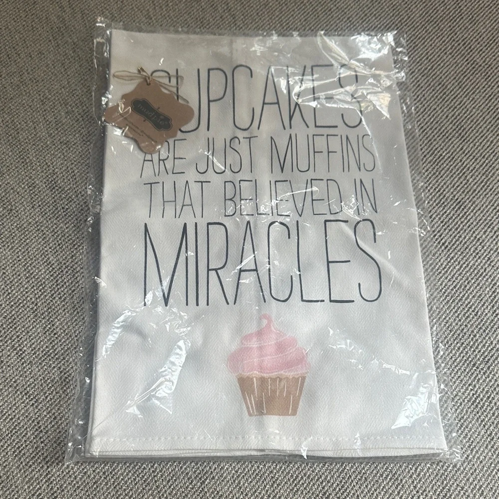 NWT Mud Pie Cupcake Kitchen Towel